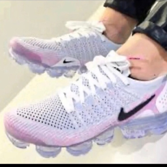 Nike Air Vapormax Flyknit 2. Women’s size 8.5